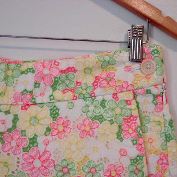 Lilly Pulitzer Floral Shorts Sloane Sunbonnet Eyelet Lace Pink Yellow Size 2 - Picture 6 of 16